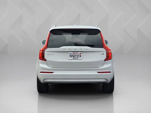 2022 Volvo XC90 Momentum