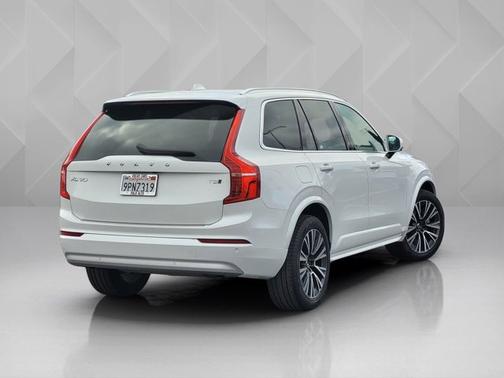 2022 Volvo XC90 Momentum