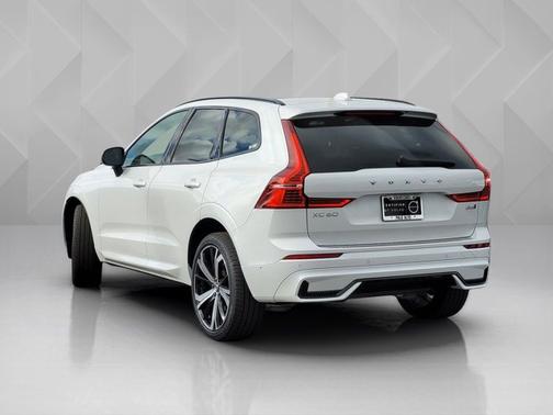 2023 Volvo XC60 Ultimate Dark Theme