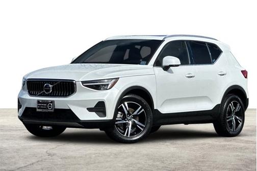 2025 Volvo XC40 Core Bright Theme