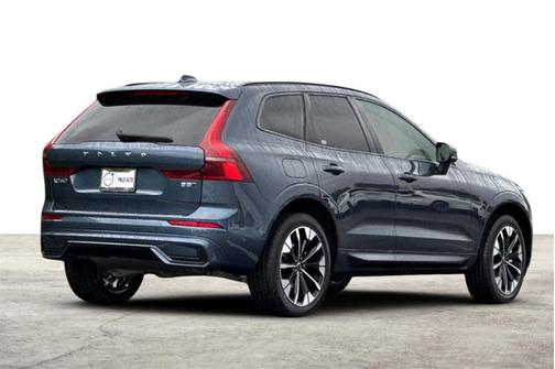 2026 Volvo XC60 Plus