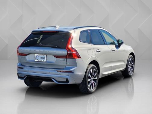 2025 Volvo XC60 Core