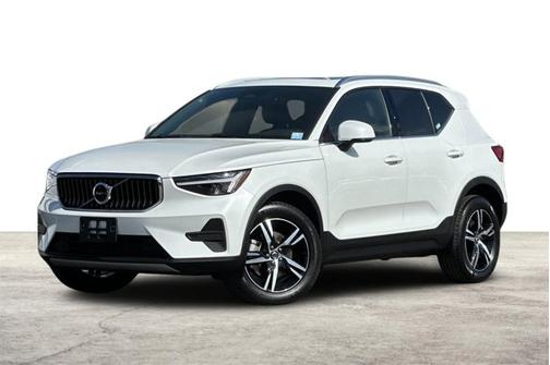 2025 Volvo XC40 Core Bright Theme