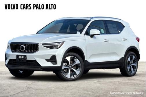 2025 Volvo XC40 Core Bright Theme