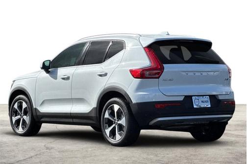 2025 Volvo XC40 Core Bright Theme