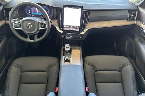 2025 Volvo XC90 Plus