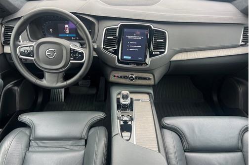 2023 Volvo XC90 Recharge Plug-In Hybrid Ultimate Dark Theme