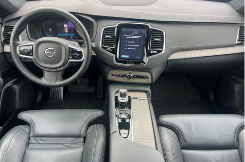 2023 Volvo XC90 Recharge Plug-In Hybrid Ultimate Dark Theme