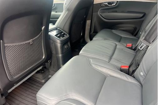 2023 Volvo XC90 Recharge Plug-In Hybrid Ultimate Dark Theme