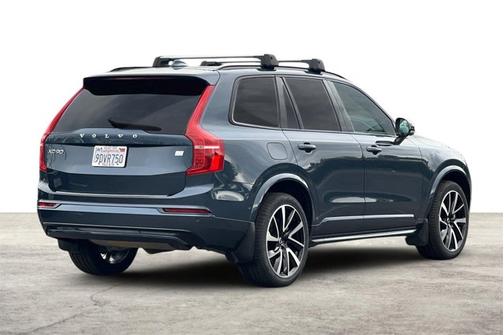 2023 Volvo XC90 Recharge Plug-In Hybrid Ultimate Dark Theme