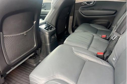 2023 Volvo XC90 Recharge Plug-In Hybrid Ultimate Dark Theme