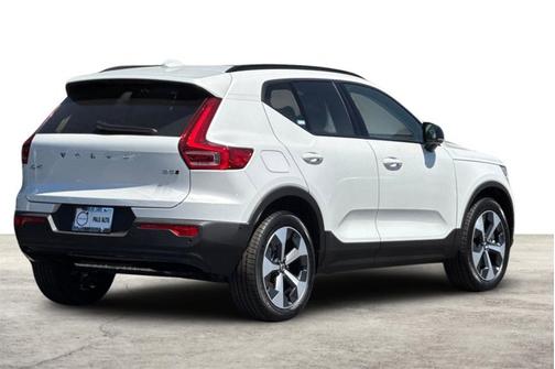 2026 Volvo XC40 Plus