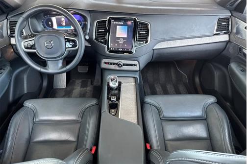 2023 Volvo XC90 Recharge Plug-In Hybrid Ultimate Dark Theme