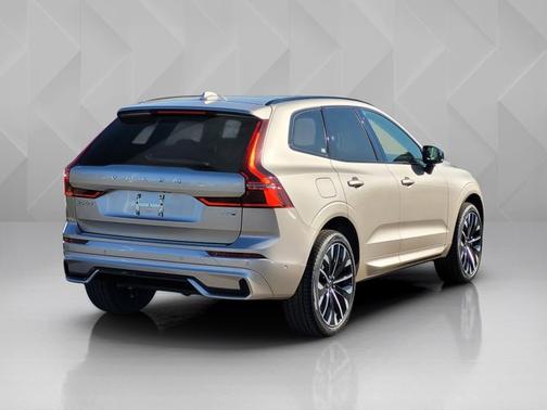 2026 Volvo XC60 Plug-In Hybrid Ultra