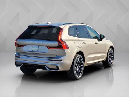 Bright Dusk Metallic 2026 Volvo XC60 Plug-In Hybrid Ultra