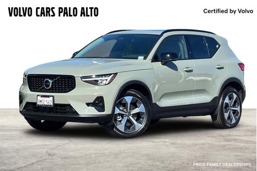 2023 Volvo XC40 Plus Dark Theme