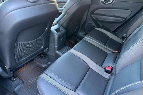 2022 Volvo XC60 Recharge Plug-In Hybrid R-Design
