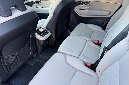 2026 Volvo XC90 Plus