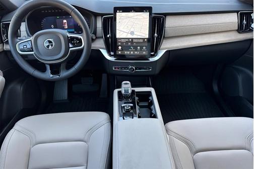 2026 Volvo XC90 Plus