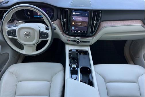 2022 Volvo XC60 Recharge Plug-In Hybrid Inscription Expression