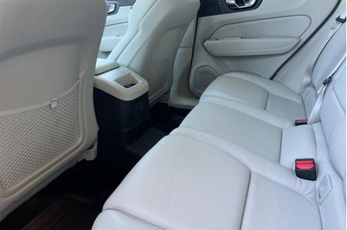 2022 Volvo XC60 Recharge Plug-In Hybrid Inscription Expression