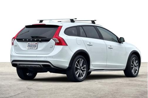 2016 Volvo V60 Cross Country T5 Platinum