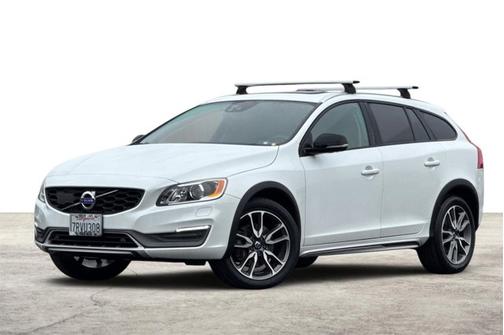 2016 Volvo V60 Cross Country T5 Platinum