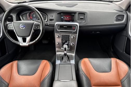 2016 Volvo V60 Cross Country T5 Platinum