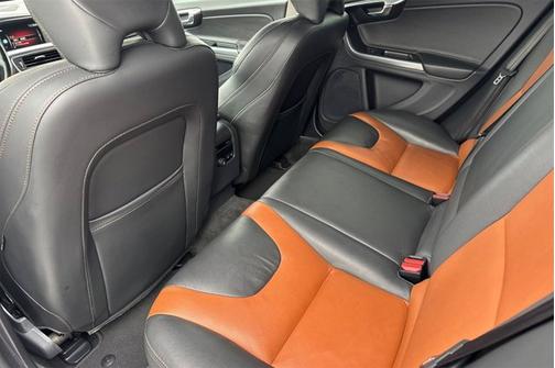 2016 Volvo V60 Cross Country T5 Platinum