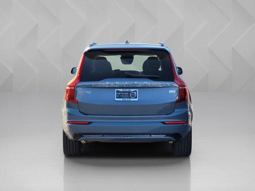 2023 Volvo XC90 Recharge Plug-In Hybrid Plus Dark Theme