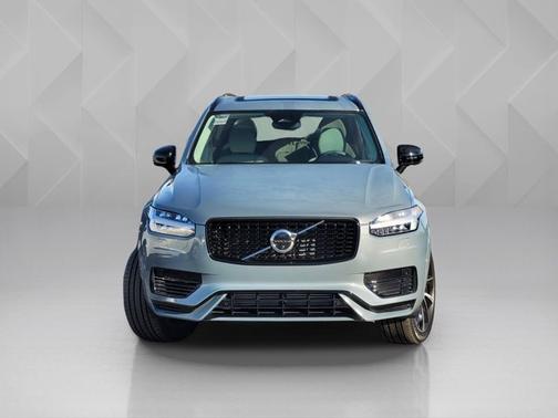 2023 Volvo XC90 Recharge Plug-In Hybrid Plus Dark Theme