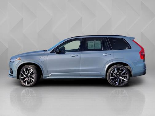 2023 Volvo XC90 Recharge Plug-In Hybrid Plus Dark Theme