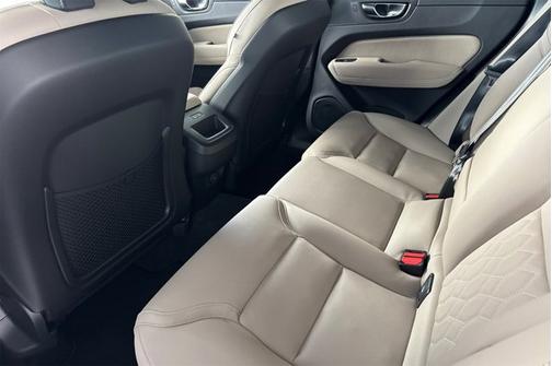 2026 Volvo XC60 Plus