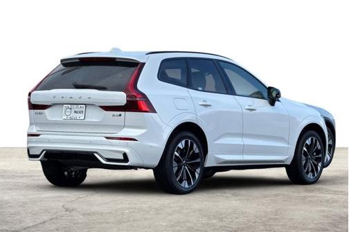 2026 Volvo XC60 Plus