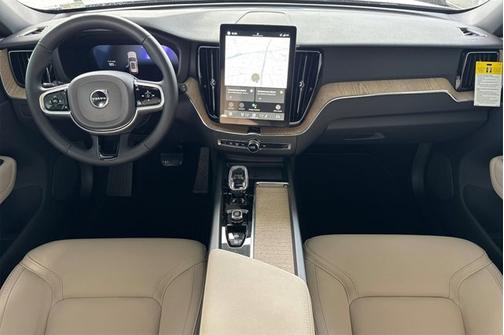 2026 Volvo XC60 Plus