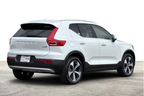 2025 Volvo XC40 Core Bright Theme