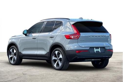 2025 Volvo XC40 Plus Dark Theme