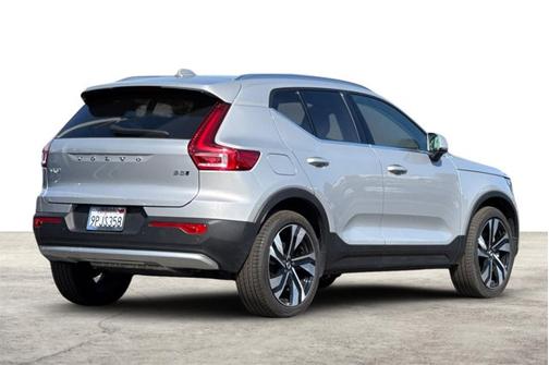 2024 Volvo XC40 Plus Bright Theme