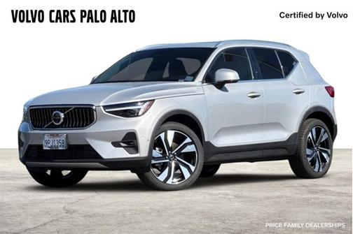 2024 Volvo XC40 Plus Bright Theme