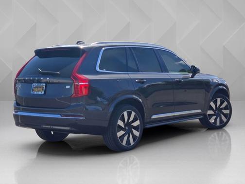 Platinum Gray Metallic 2023 Volvo XC90 Recharge Plug-In Hybrid Ultimate Bright Theme