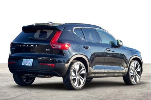 2025 Volvo XC40 Plus Dark Theme