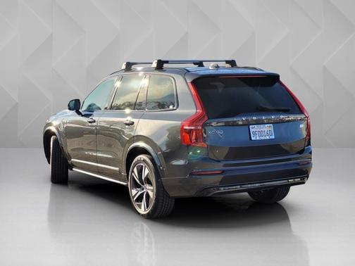 2023 Volvo XC90 Recharge Plug-In Hybrid Plus Dark Theme