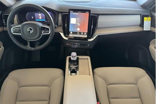 2026 Volvo XC90 Plus