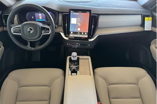 2026 Volvo XC90 Plus