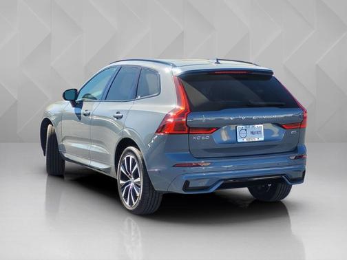 Thunder Gray Metallic 2024 Volvo XC60 Plus Dark Theme