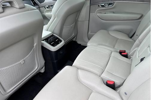 2023 Volvo XC90 Recharge Plug-In Hybrid Plus Bright Theme