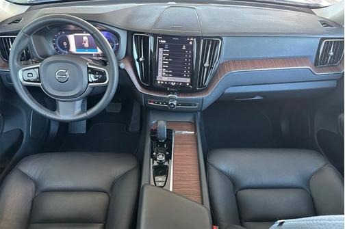 2023 Volvo XC60 Recharge Plug-In Hybrid Plus Bright Theme