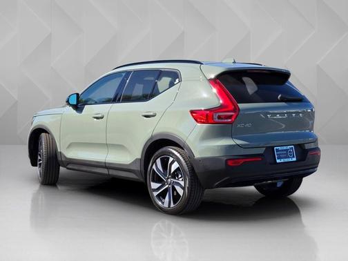 Sage Green Metallic 2025 Volvo XC40 Plus Dark Theme