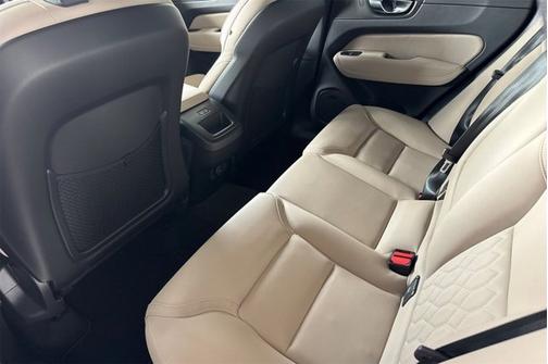 Denim Blue Metallic 2026 Volvo XC60 Plus