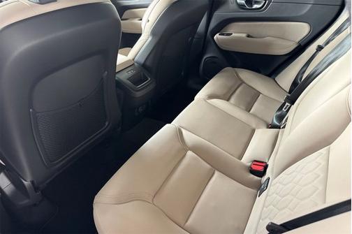 2026 Volvo XC60 Plus